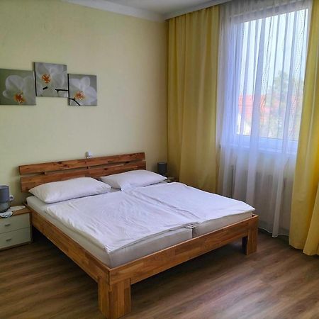 Pension Eder Bruck an der Leitha Esterno foto