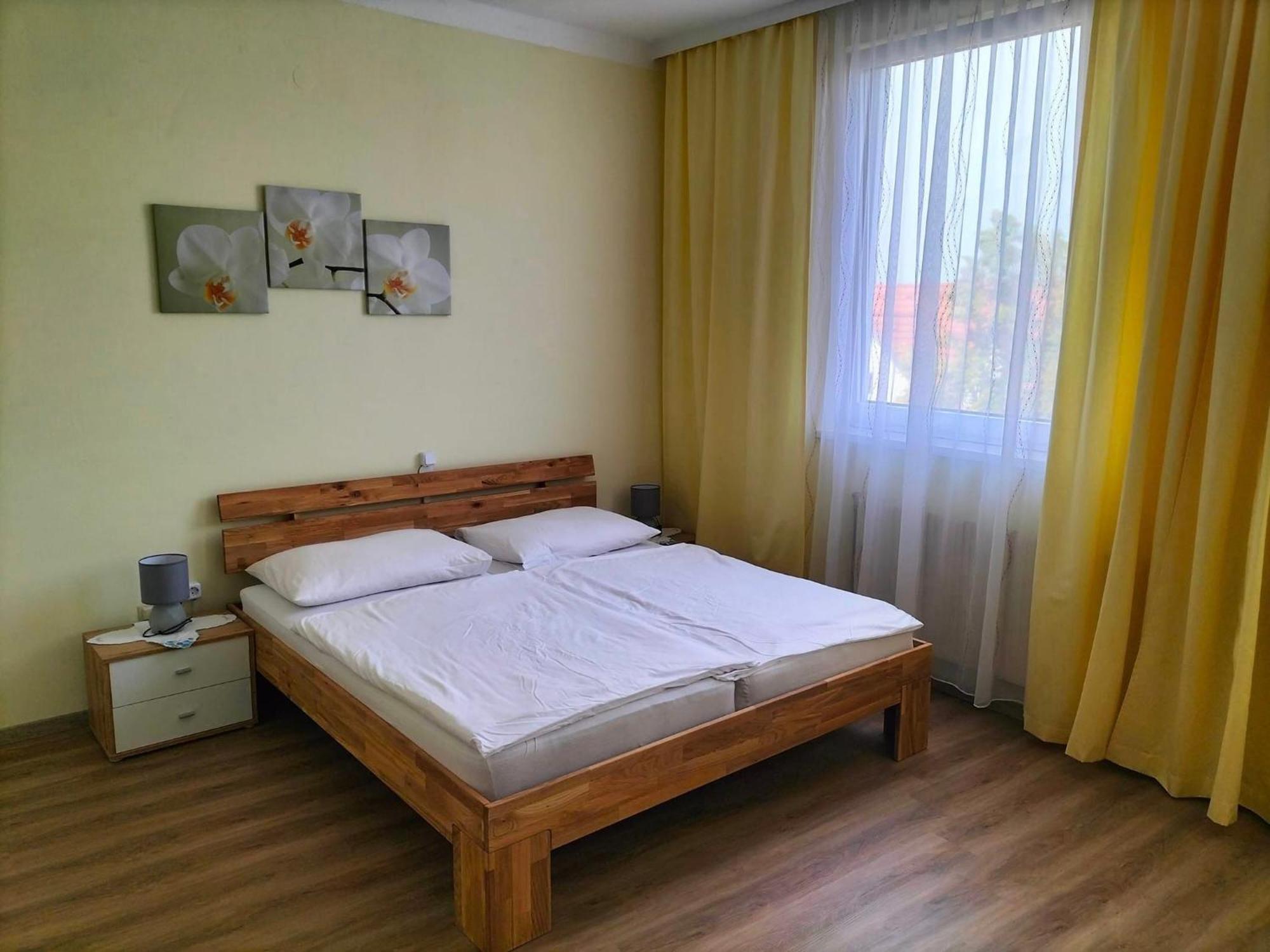 Pension Eder Bruck an der Leitha Esterno foto